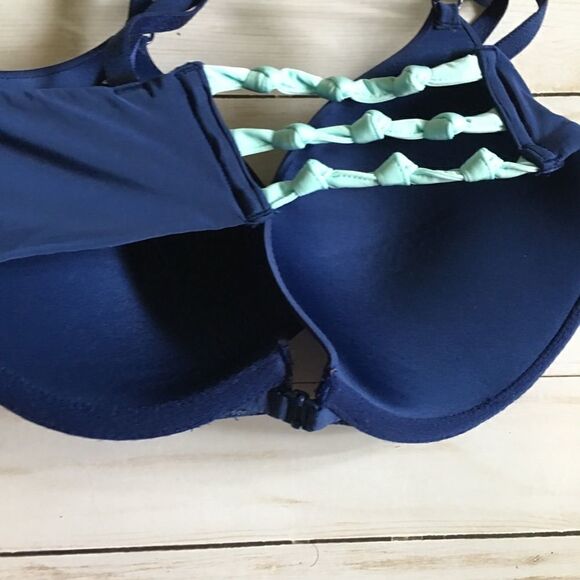 Victoria's Secret Padded Push Up Underwire Bra 32D - Picture 6 of 7